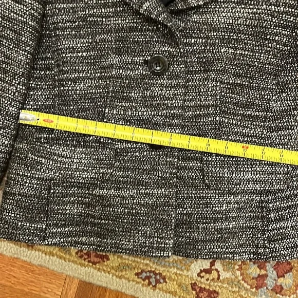 Beautiful jacket. - Picture 6 of 9